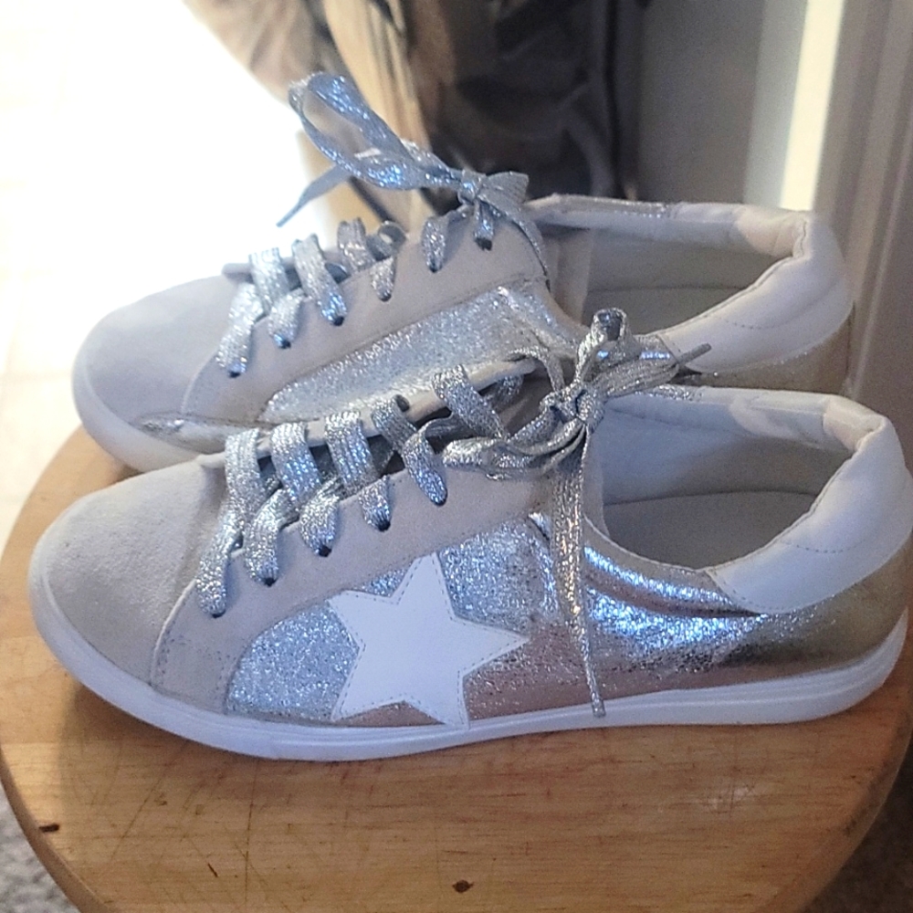 Sneakers nature breeze size 8 10 White and silver glitter